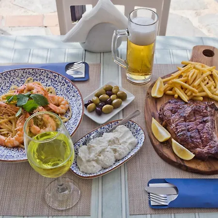 Ξενοδοχείο με διαμερίσματα Popi 3*